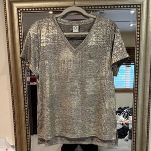 Metallic V-Neck Short Sleeve Tee